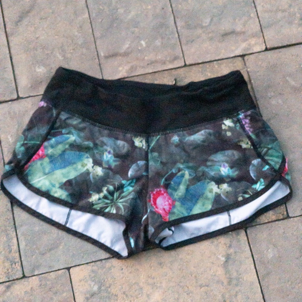 lululemon Speed Shorts Size 4 Jungle Print
